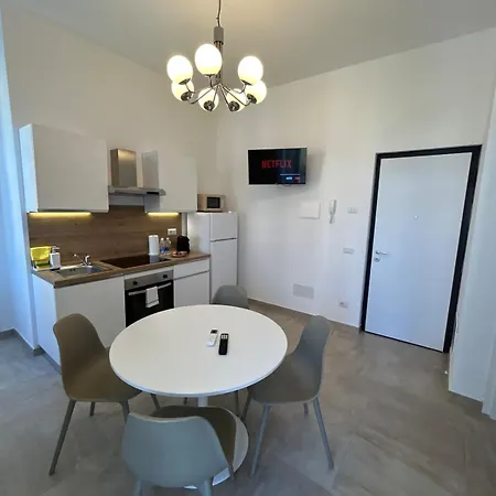 Moderno A Apartment